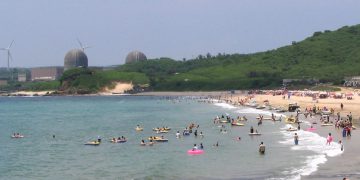 Incendio alla centrale nucleare di Taiwan, le fiamme sfiorano gli impianti: la situazione