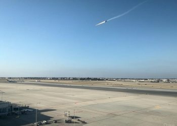 Israele, Houthi: lanciato un missile ipersonico verso l'aeroporto di Tel Aviv