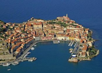 Rimozione della nave oceanografica incagliata all’Elba: operazioni concluse con successo