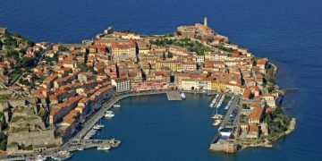 Rimozione della nave oceanografica incagliata all’Elba: operazioni concluse con successo