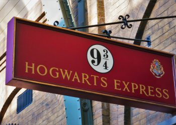 Il binario 9 e tre quarti, uno dei luoghi più riconoscibili di Harry Potter