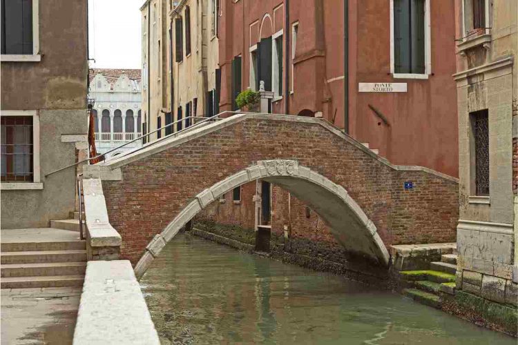 Il ponte Storto a Venezia