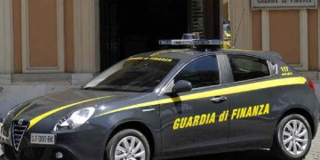 Un'auto della Guardia di Finanza