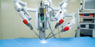 Intervento di resezione epatica con il robot Da Vinci