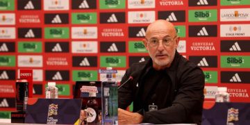L'allenatore della Spagna Luis De La Fuente in conferenza stampa