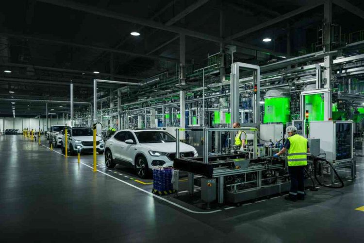 Piano auto: 1,8 miliardi in due anni per rivoluzionare la produzione di batterie