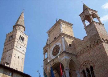 Pordenone-Palazzo comunale e campanile del Duomo di San Marco