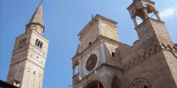 Pordenone-Palazzo comunale e campanile del Duomo di San Marco