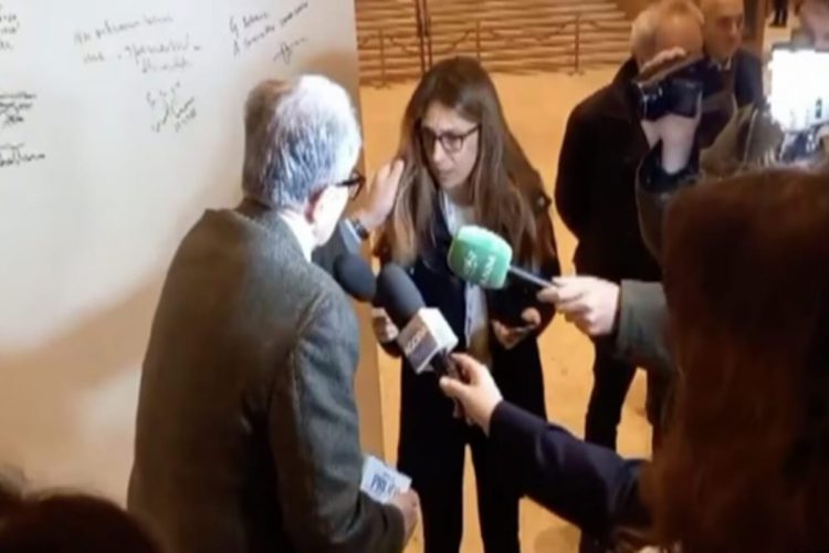 Prodi ammette l'errore ma respinge le accuse: "Mai inteso aggredire o intimidire la giornalista"