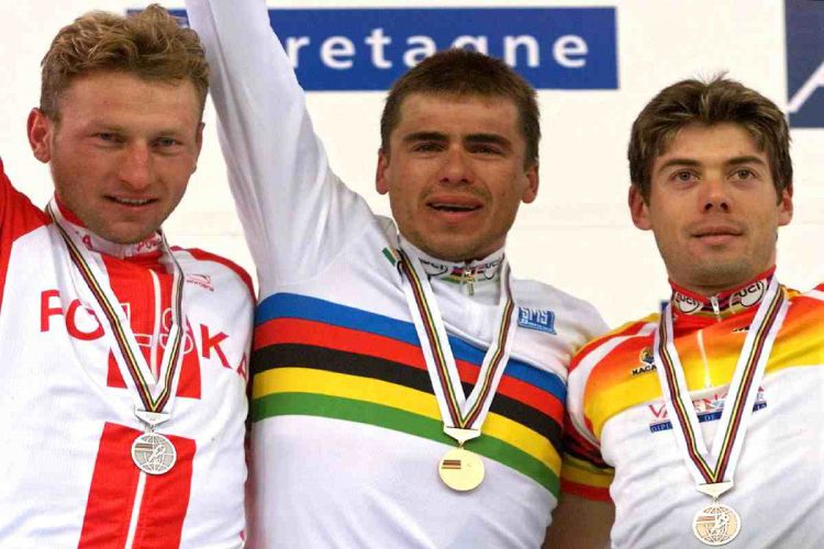 Romans Vainsteins (al centro), assieme a Zbigniew Spruch (sinistra) e Oscar Freire (destra)