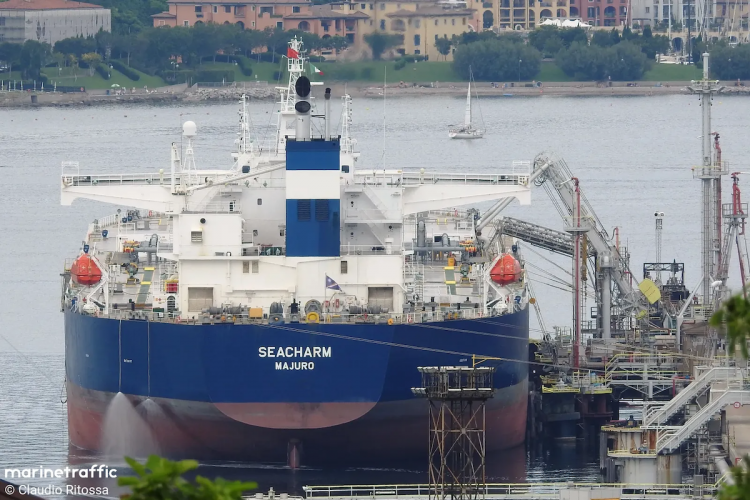 Savona, ispezioni alle petroliere: Caccia alle bombe sugli scafi mentre l'indagine sulle esplosioni continua