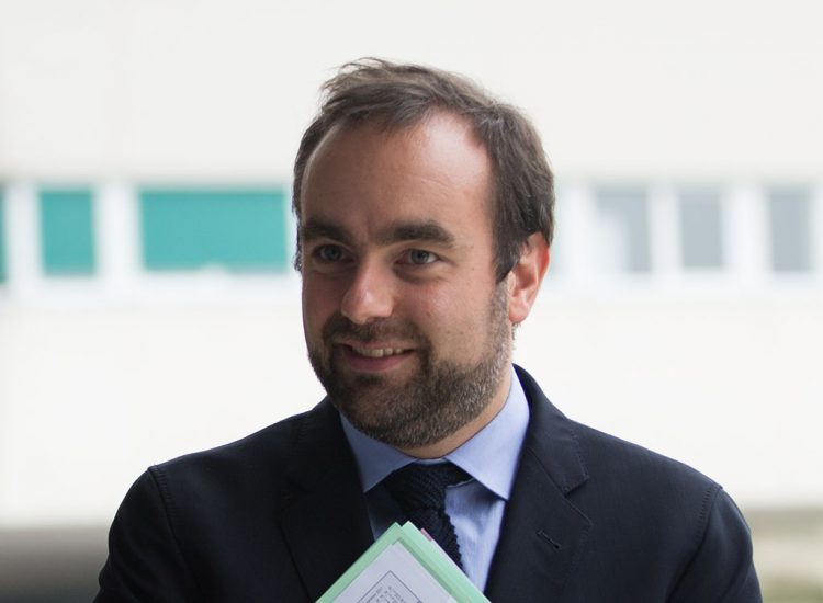 https://commons.wikimedia.org/wiki/File:S%C3%A9bastien_Lecornu,_2017_%28cropped%29.jpg
