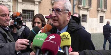 Tommaso Foti durante un punto stampa