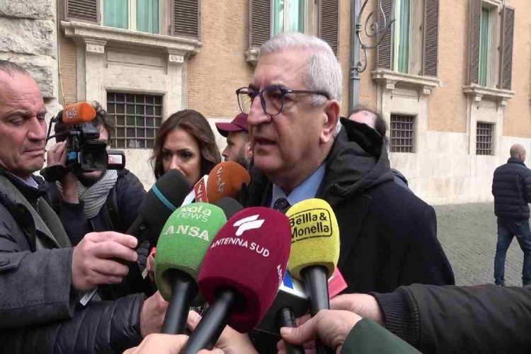 Tommaso Foti durante un punto stampa