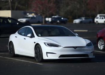 Una Tesla Model S Long Range