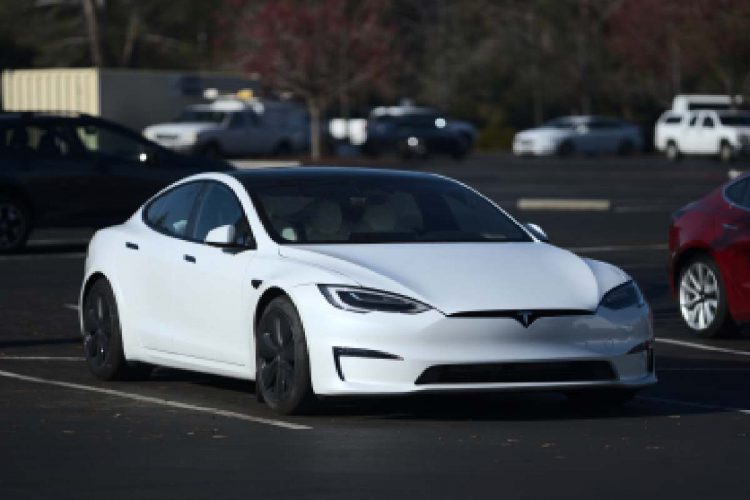 Una Tesla Model S Long Range