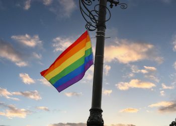 Una bandiera arcobaleno