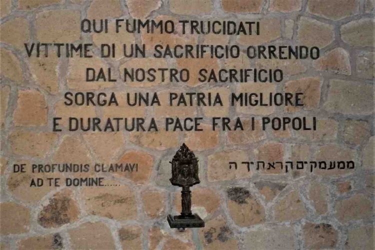 Una scritta presente nel Mausoleo delle Fosse Ardeatine