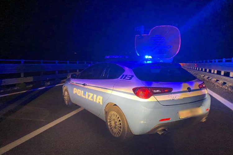 Una volante della Polizia