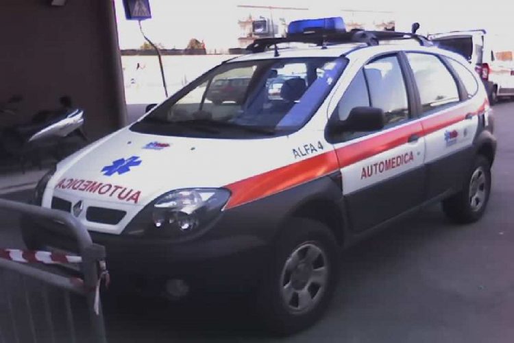 Un'automedica del 118 - emergenza, tragedia, incidente