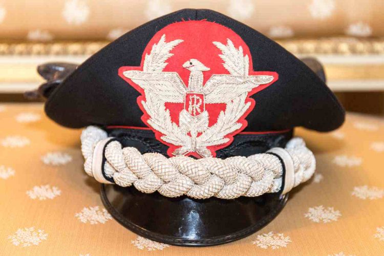 Uno dei cappelli indossati dai carabinieri