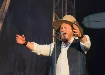 Zucchero durante un concerto