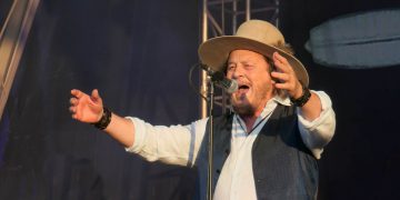 Zucchero durante un concerto