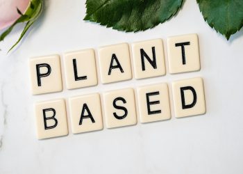 Europa, cala il consumo di carne: meno animali macellati e boom dei prodotti vegani
