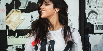 Per la musica ricavi in calo: il vinile resiste mentre lo streaming domina