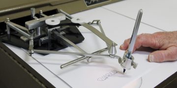 L'autopenna di Biden: la firma automatica al centro dell'attacco di Trump