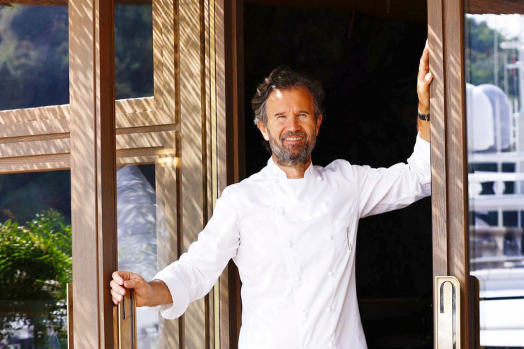 Carlo Cracco replica agli attivisti di Ultima Generazione: «Niente pasti sospesi, ma tanta pubblicità gratuita»