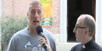 Abusi sessuali, accuse gravi contro Don Samuele Marelli: "Fotografava i ragazzi sotto la doccia ai campi estivi"