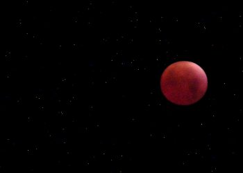 Eclissi lunare totale: quando e dove vedere la spettacolare Luna 'rosso sangue'
