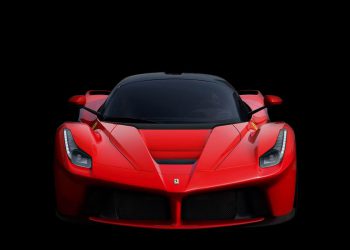 Dazi auto negli USA: Ferrari alza i prezzi, rincari fino a 350mila dollari per alcuni modelli