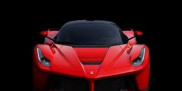 Dazi auto negli USA: Ferrari alza i prezzi, rincari fino a 350mila dollari per alcuni modelli