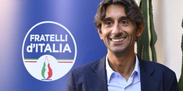 Montecitorio, Donzelli insulta un giornalista: «Non parlo con voi finché c'è questo pezzo di m...»