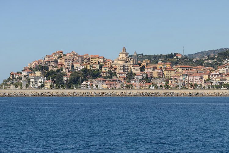 Tornano i Treni del Mare per la Liguria: collegamenti diretti dalle città lombarde alle spiagge della Riviera