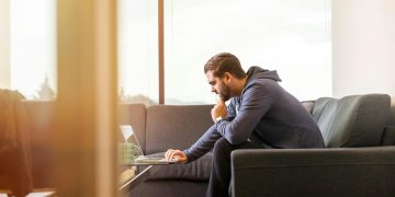 Internet supera la TV: è ora il principale mezzo di informazione per gli italiani