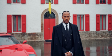 Ferrari punta al Mondiale dopo 17 anni con il pilota più vincente della storia: basterà?