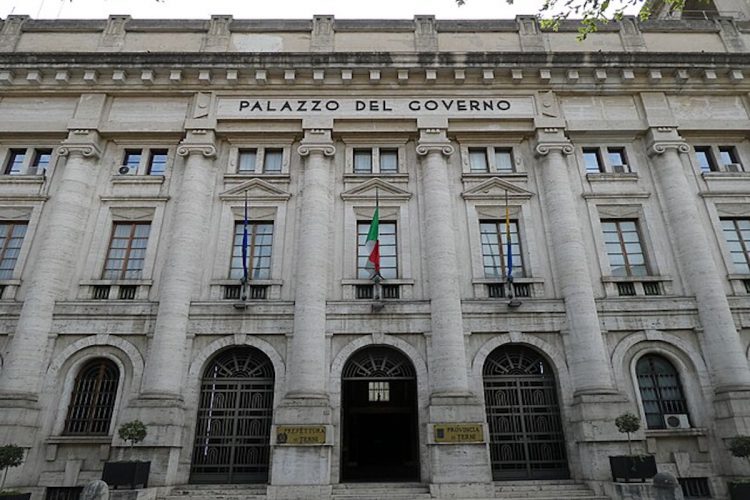 Governo chiede proroga per l'informativa al Cpi: cosa significa per Almasri?