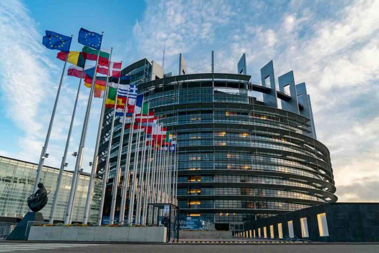 Parlamento Europeo approva relazione Difesa Comune