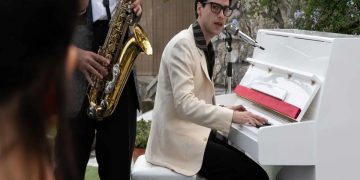 Peppino Di Capri su Rai1: ottimi ascolti, ma i social lo stroncano senza pietà