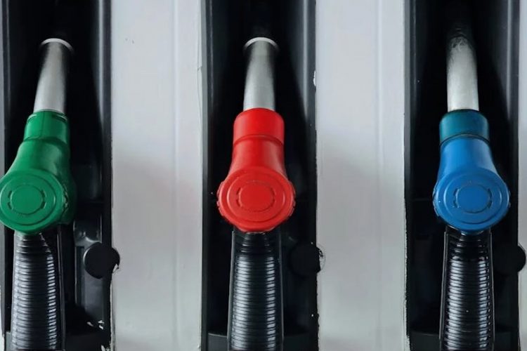 Un distributore di benzina e diesel