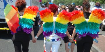 Parlamento ungherese approva legge che vieta il Pride: impatto sui diritti civili