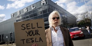 Tesla esclusa dal Salone Auto di Vancouver per “motivi di sicurezza”