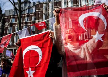 Turchia, quinto giorno di proteste contro l’arresto di Imamoglu: le più grandi dai tempi di Gezi Park