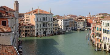 Affitti brevi in calo: meno annunci, più offerte per locazioni lunghe