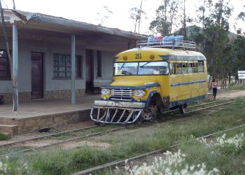 Incendio di uno scuolabus in Bolivia: cinque bambini perdono la vita