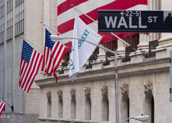 Borsa: crollo a Wall Street con il Dow Jones a -3,98% e Nasdaq a -5,97%