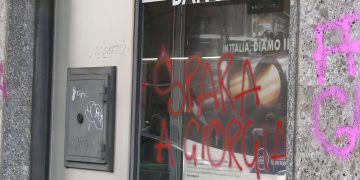 Corteo nazionale Pal, spunta scritta ‘Spara a Giorgia’